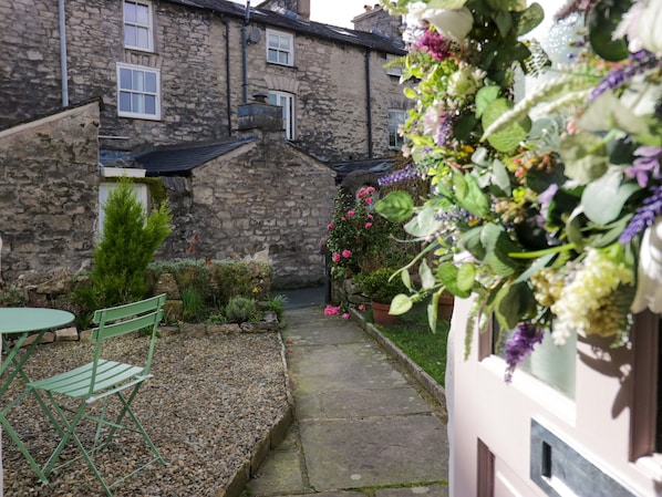 Cottage | Property grounds