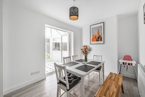 Dining - 3-Bed, Sleeps 6, Near M1/M62 (Tingley)