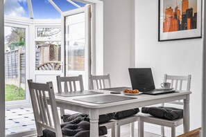 Dining - 3-Bed, Sleeps 6, Near M1/M62 (Tingley)