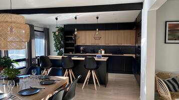 Villa | Eigene Küche | Großer Kühlschrank, Mikrowelle, Ofen, Herdplatte