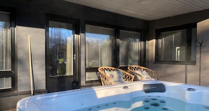  Idyllic Villa Unikko With Jacuzzi And Sauna