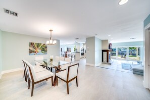 Interior - Heated Pool! Waterfront+Pool Table! Close 2 Beach! (Fort Lauderdale)