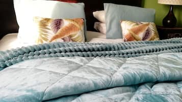 Apartment, 1 Bedroom, Balcony, Mountain View