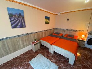4 bedrooms, in-room safe, desk, free WiFi - Hajnal Apartment (Hajdúszoboszló)