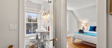 3 عدّة غرف نوم ومكتب ومكواة/لوح كي وسرير سفر