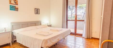 2 quartos, ferros/tábuas de passar roupa, Wi-Fi, roupa de cama