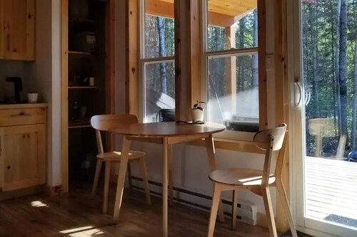 Noric Cottage Near Beaches and Trails (wifi / winterized)