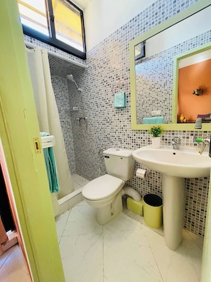 Apartamento, 2 habitaciones, fumadores, balcón | Baño