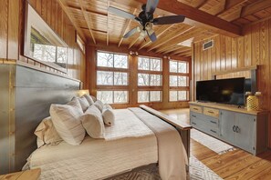 1 bedroom, WiFi, bed sheets - Spacious Cottage on a stunning Riverfront (Ingram)