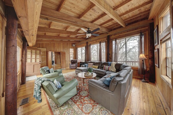 Living area - Spacious Cottage on a stunning Riverfront (Ingram)