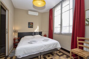 2 bedrooms, iron/ironing board, free WiFi, bed sheets