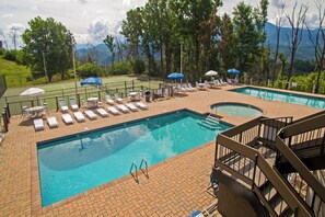 Pool - *Charming 3BD Condo! POOL + Views + Near Town!* (Gatlinburg)