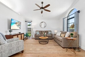 Smart TV - Sunny Sanctuary w/ Pool - 5 min to Beach! (Naples)