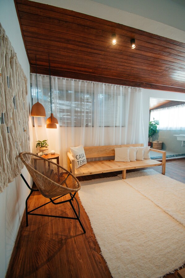 Pillowtop-Betten, Verdunkelungsvorhänge, Bügeleisen/Bügelbrett