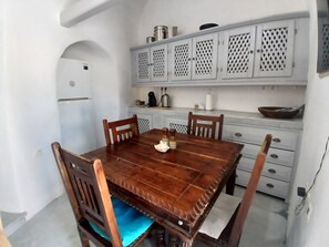 Dining - Authentic Castle House in Santorini (Pyrgos Kallistis)