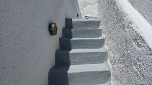 A set of stone steps leading up to a building with a white exterior. - Authentic Castle House in Santorini(sleeps 5) (Pyrgos Kallistis)