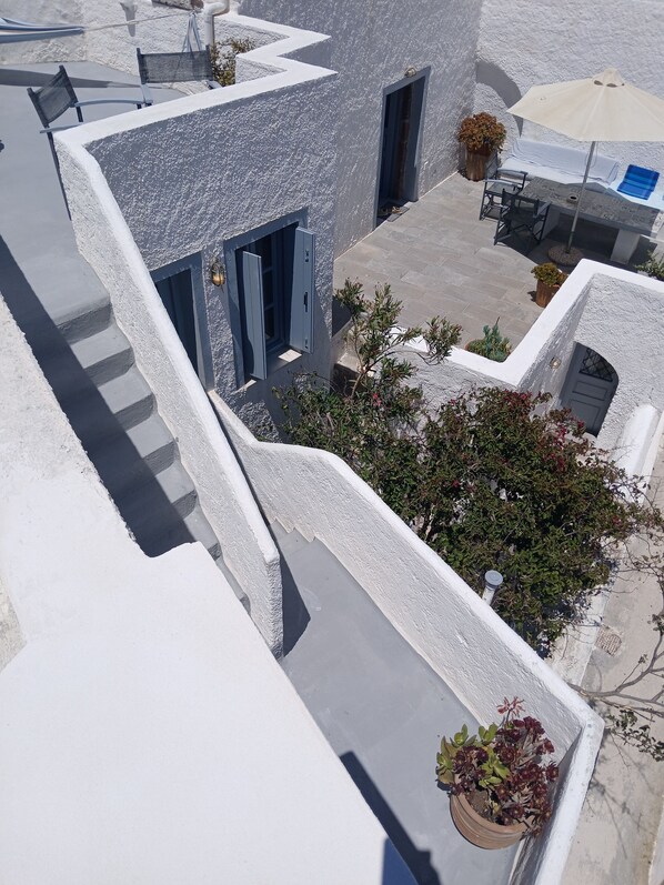 Exterior - Authentic Castle House in Santorini (Pyrgos Kallistis)