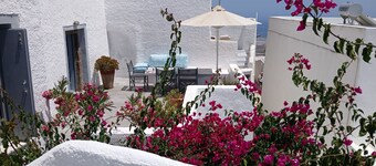Authentic Castle House in Santorini(sleeps 5)