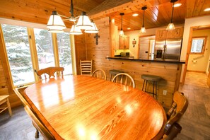Dining - Charming lodge with 3 bedrooms, 2 bathrooms and amenities (Rapid River)