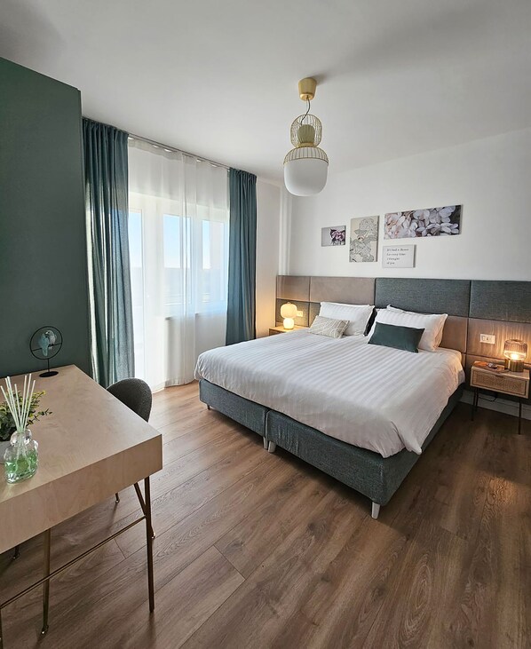 Bureau, chambres insonorisées, Wi-Fi gratuit, draps fournis