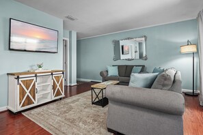 TV - Gulf Terrace #2007 | by Salt Water Vacations (Destin)