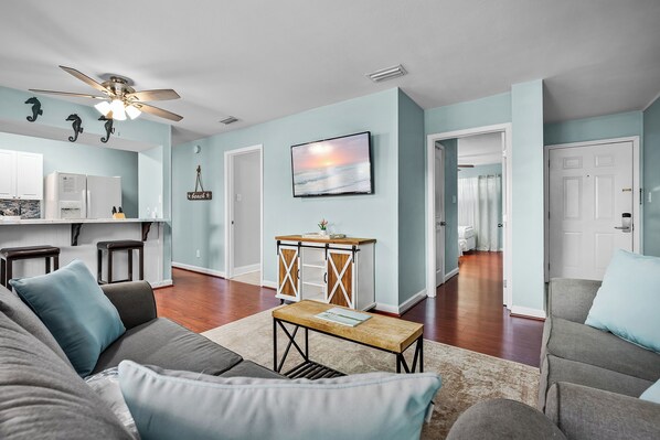 TV - Gulf Terrace #2007 | by Salt Water Vacations (Destin)