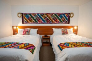 Dobbeltrom – grand | Dundyner, safe på rommet, skrivebord og skrivebord for bærbar PC