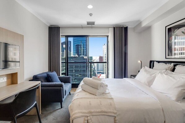 Een strijkplank/strijkijzer, gratis wifi, beddengoed