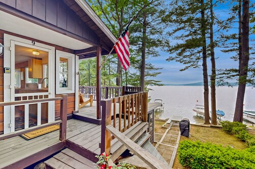 Lakefront cabin with deck, gas grill, kayaks, fireplace, & quick beach access