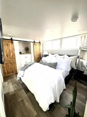 2 bedrooms, WiFi, bed sheets - Waterfront Boat Ramp Getaway (Grant)