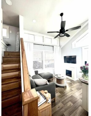 Smart TV, fireplace - Waterfront Boat Ramp Getaway (Grant)