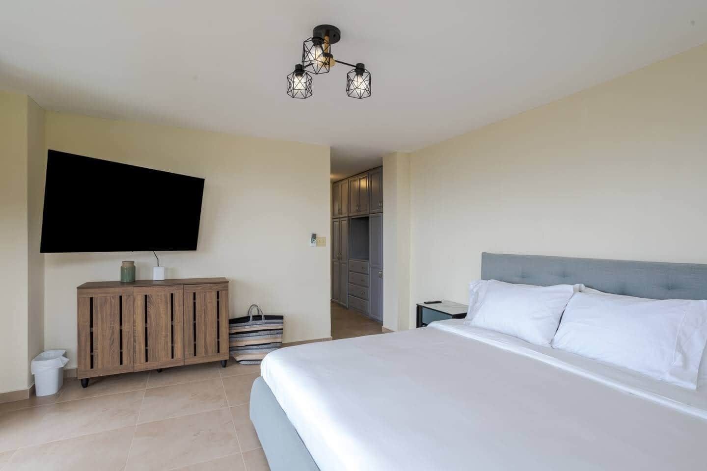 3 bedrooms, iron/ironing board, WiFi, bed sheets