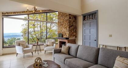 House in Boquete with king beds and hot tub