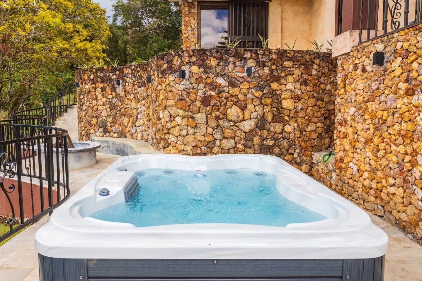 Baignoire à remous extérieure