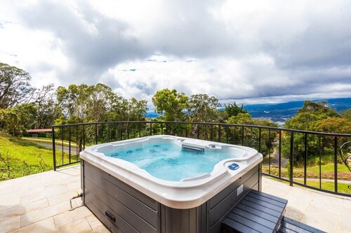 House in Boquete, House in Boquete with king beds and hot tub (565749)