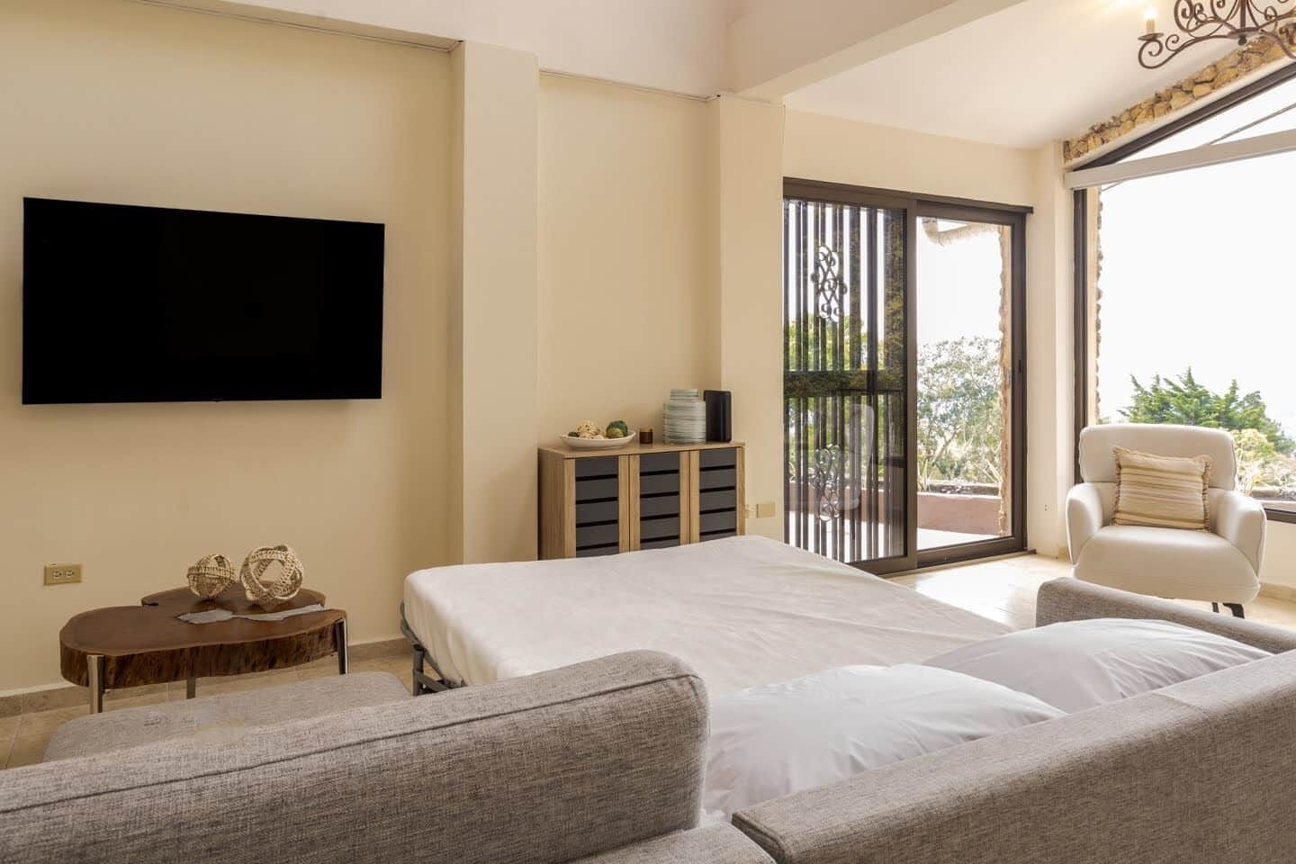 3 habitaciones, tabla de planchar con plancha, wifi y ropa de cama 