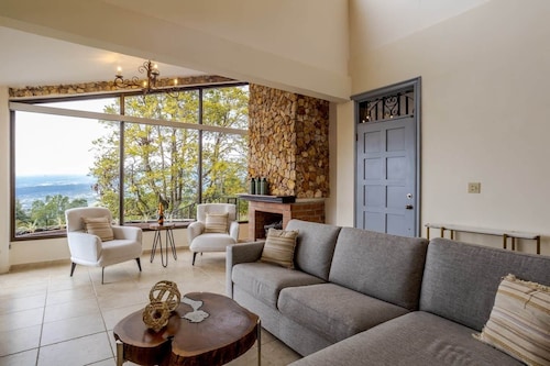 House in Boquete, House in Boquete with king beds and hot tub (565749)
