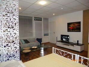 Smart TV - Apartment mit -Küche -Loggia -WiFi (Duisburg)