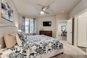 1 bedroom, iron/ironing board, WiFi, bed sheets - 25% OFF Chic 1BD Apt HWY121 - McKinney MCK212 (McKinney)