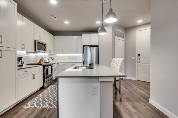 Fridge, microwave, oven, stovetop