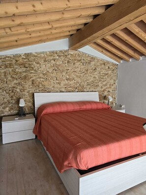 3 bedrooms, iron/ironing board, WiFi, bed sheets - La Villa Apartments Tinaia- 8 beds- Private parking included with room (Livorno)