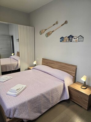 3 chambres, fer et planche à repasser, Wi-Fi, draps fournis