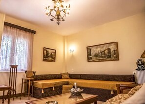 Smart TV, DVD player, books, video library