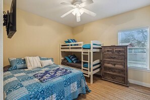 3 quartos, ferros/tábuas de passar roupa, Wi-Fi, roupa de cama