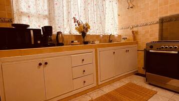 Apartment, 1 Bedroom, Smoking, City View | Bahagian dalam