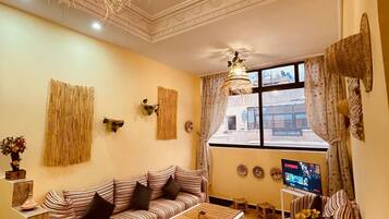 Apartment, 1 Bedroom, Smoking, City View | Ruang tamu