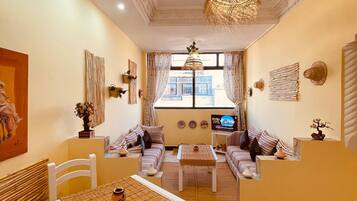 Apartment, 1 Bedroom, Smoking, City View | Ruang tamu