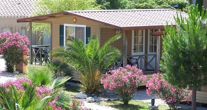 Chalets en Village-vacances ! Clubs Enfants et Clubs Ados Inclus. Piscine