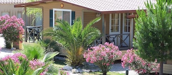 Chalets en Village-vacances ! Clubs Enfants et Clubs Ados Inclus. Piscine