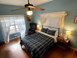 3 bedrooms, in-room safe, desk, WiFi